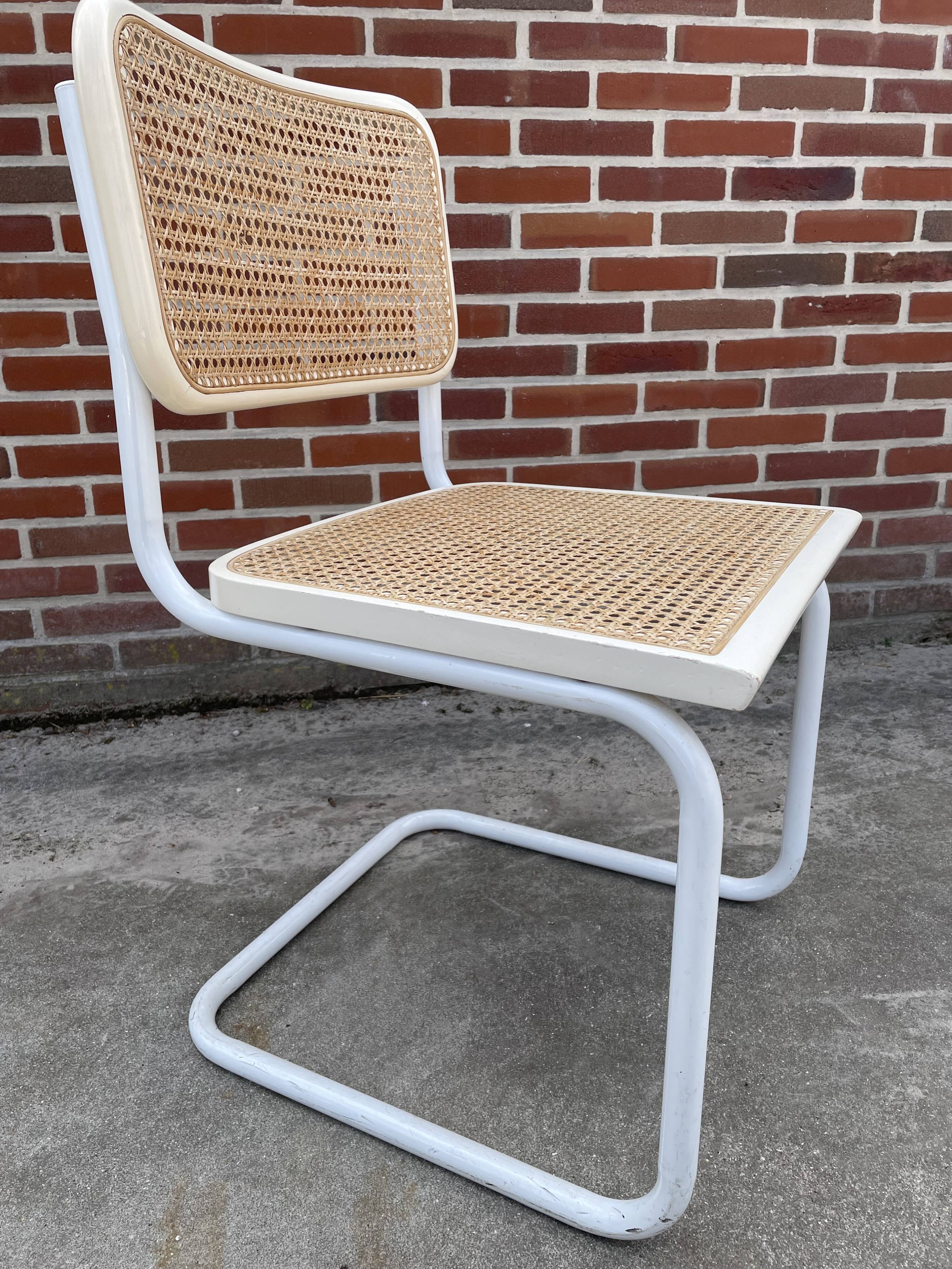 Set of 4 Cesca b32 model chairs in white