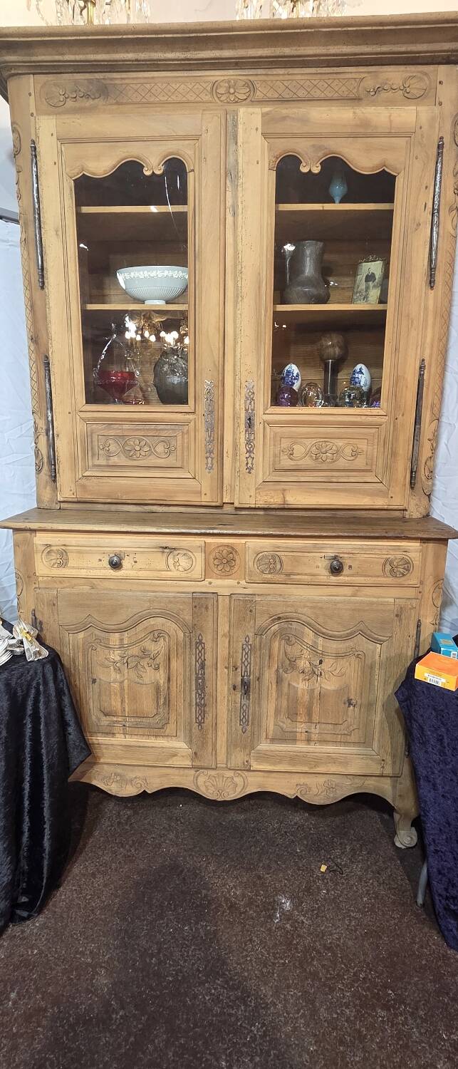 Sanded two-body furniture