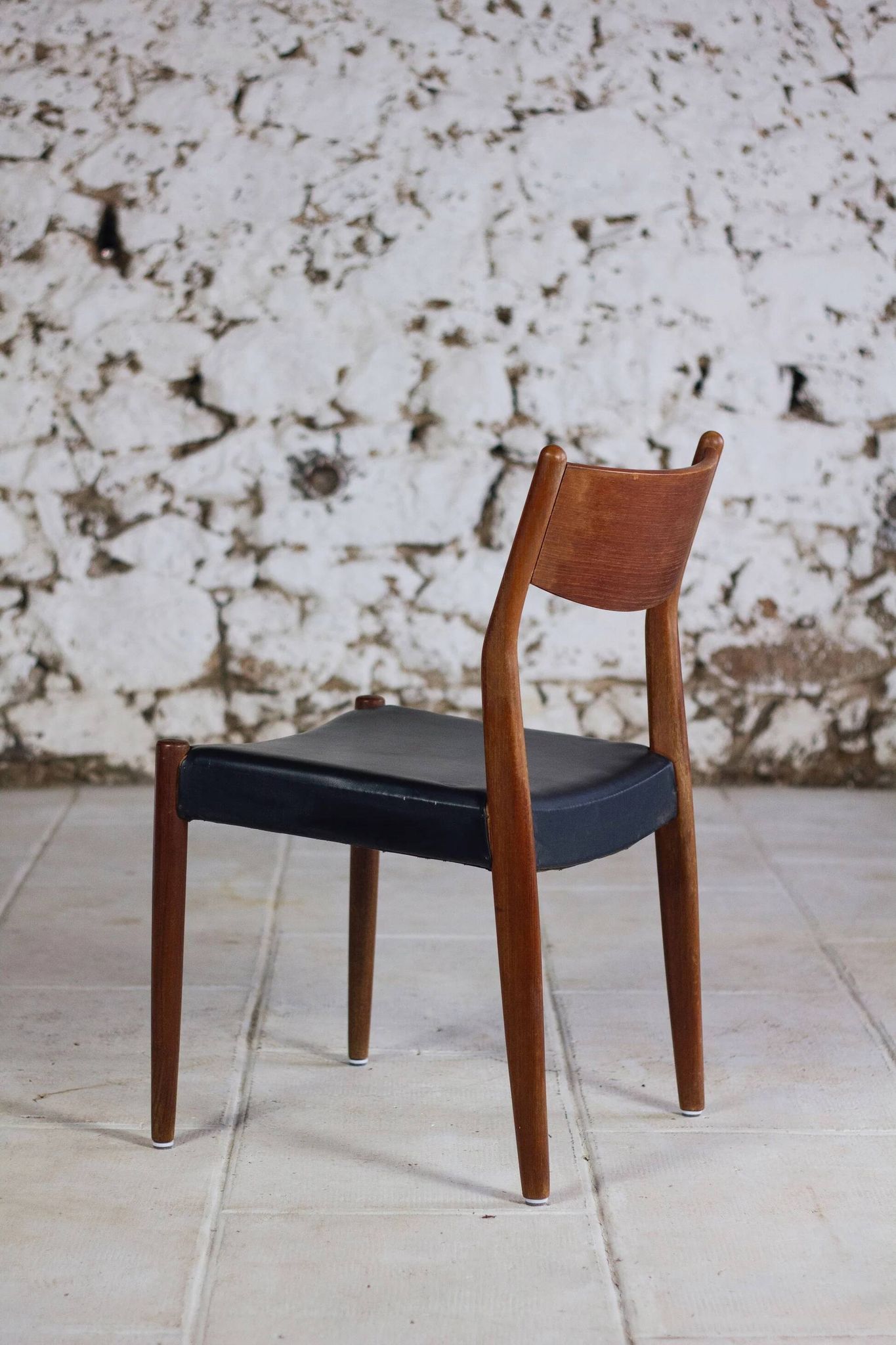 4 Scandinavian Fristho Franeker chairs in teak and skai, 1960.