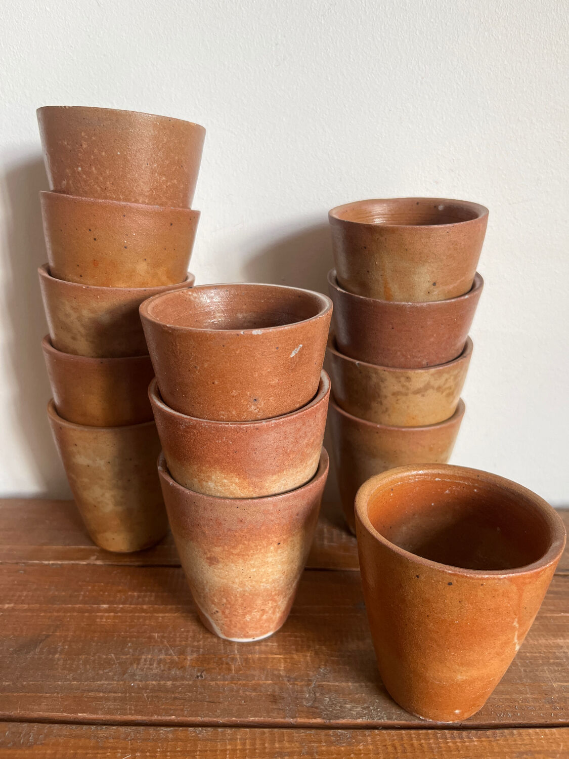13 tasses à café en grès