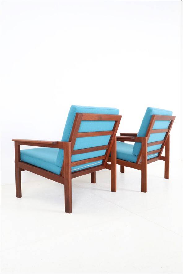 Ensemble de 2 fauteuils en teck "Capella" restaurés d'Illum Wikkelsø / Niels Eilersen.