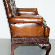 Chesterfield leather canapé in Georgian style with lion paw carved feet.