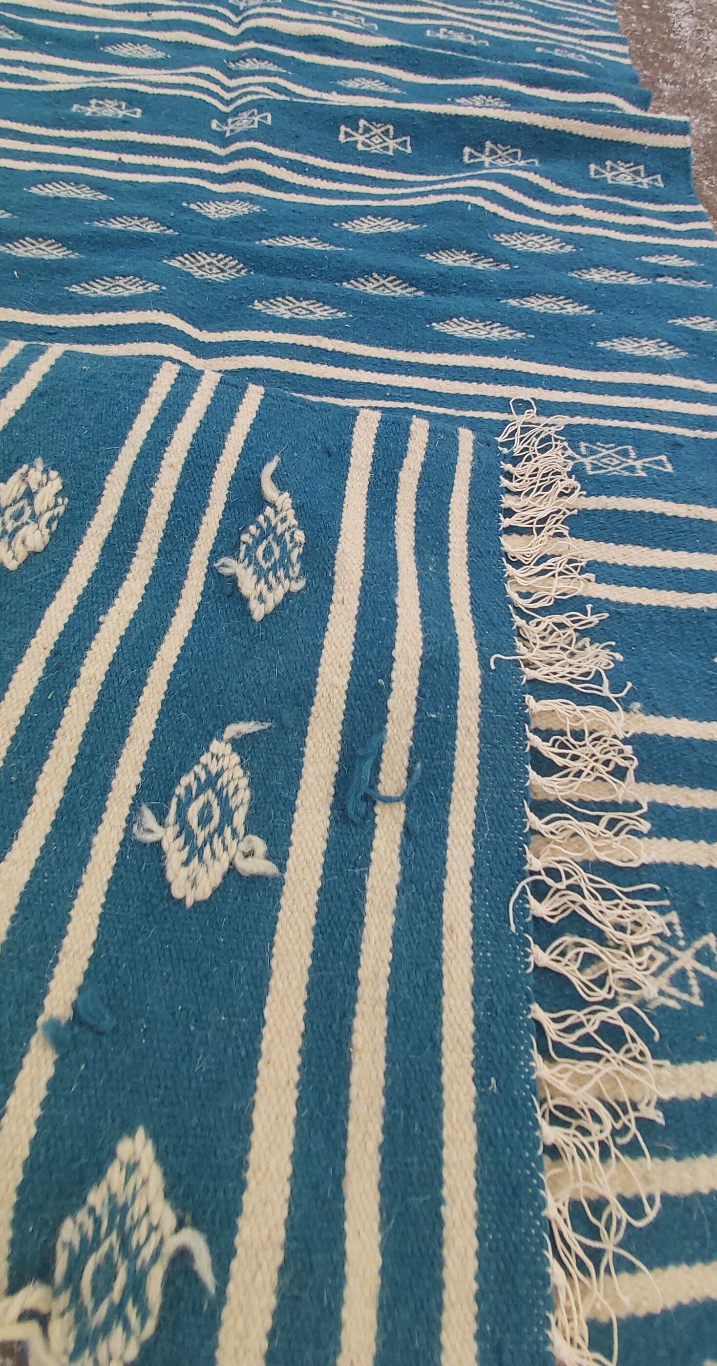 Tapis kilim traditionnel bleu et blanc fait main en pure laine - 195x115cm
