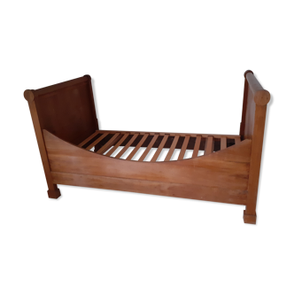 Lit bateau ancien Louis Philippe en noyer massif retaillé pour sommier à lattes 90 x 180