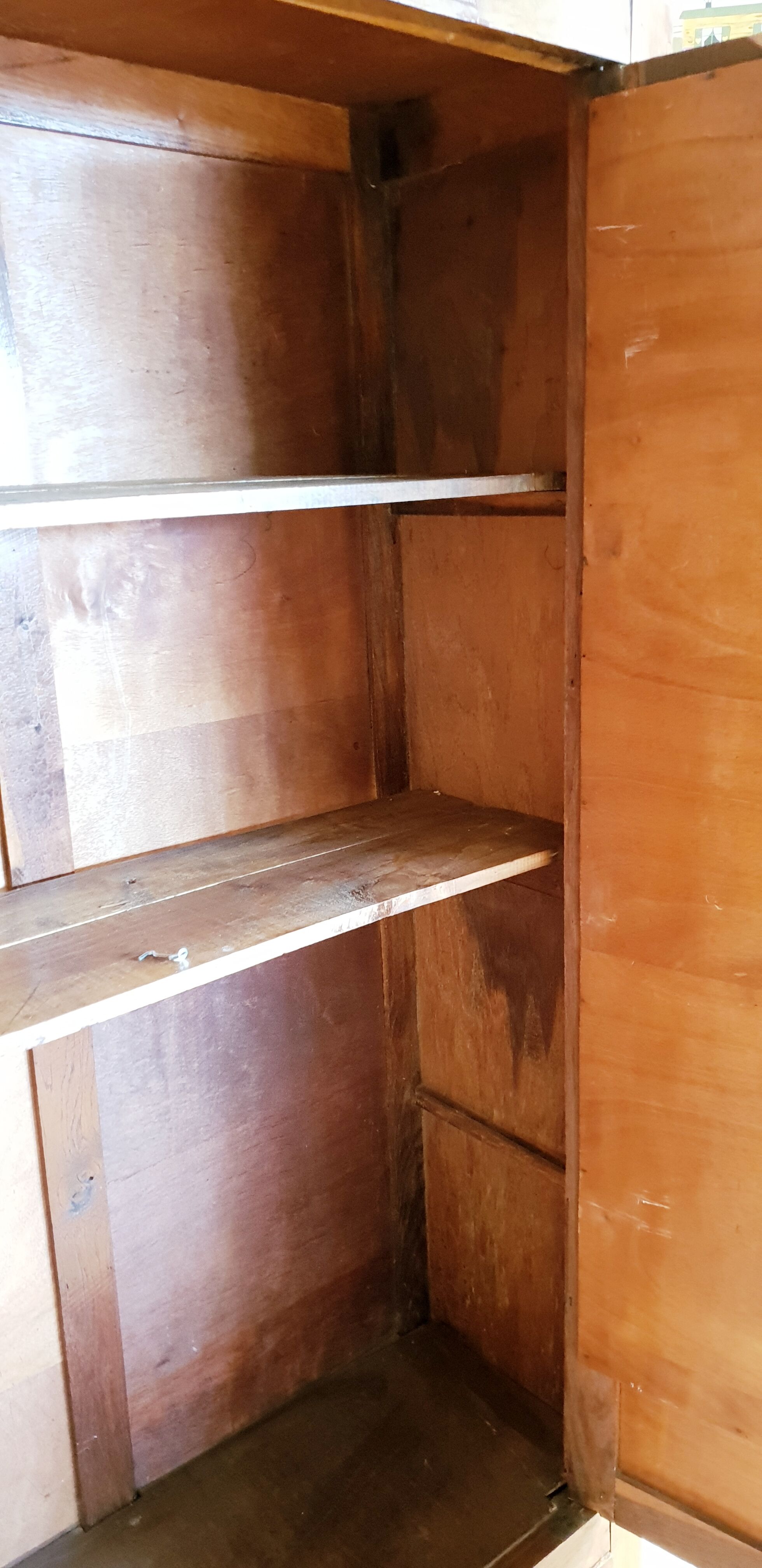 Armoire vintage
