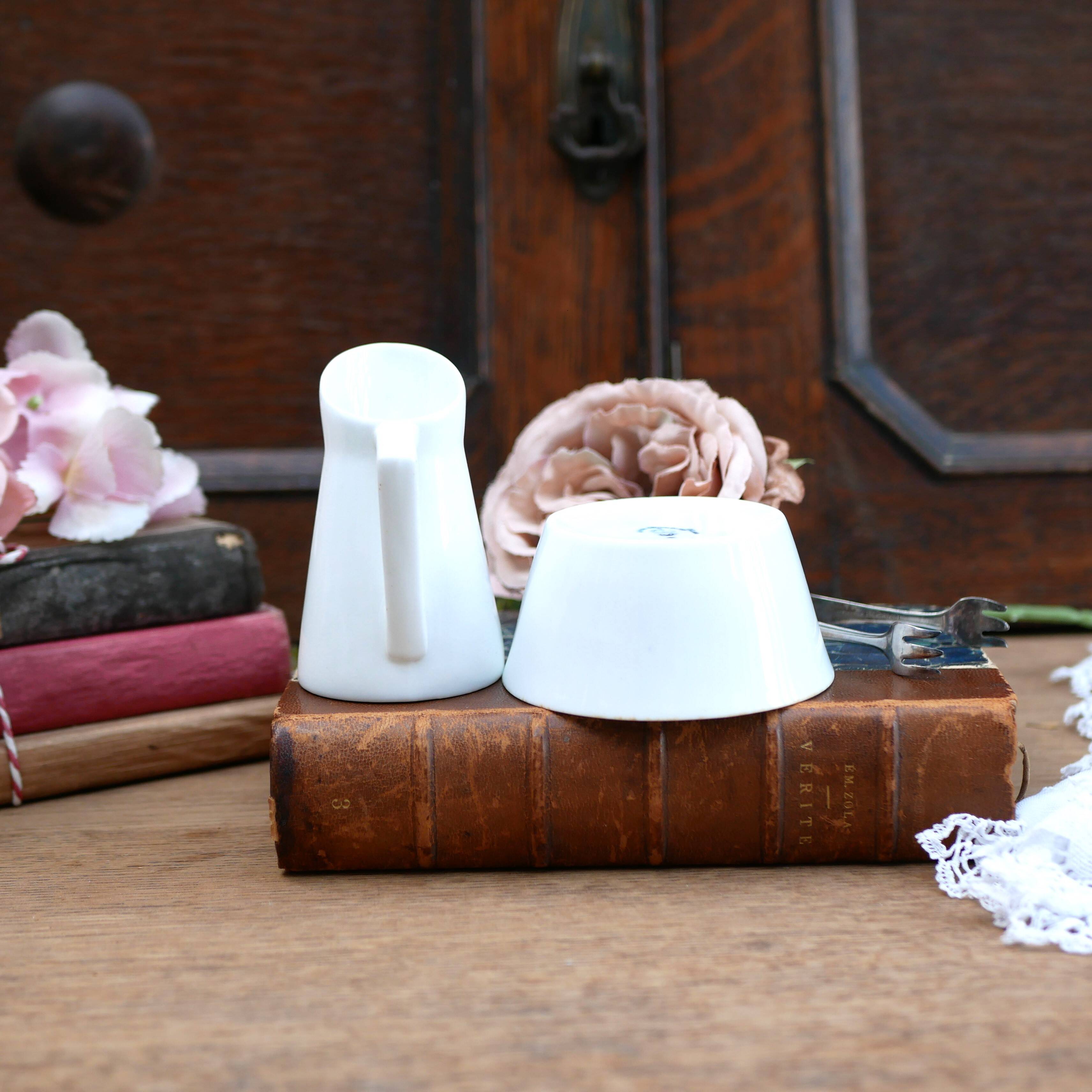 Service à crème et à sucre antique Royal Crown Derby blanc daté de 1902