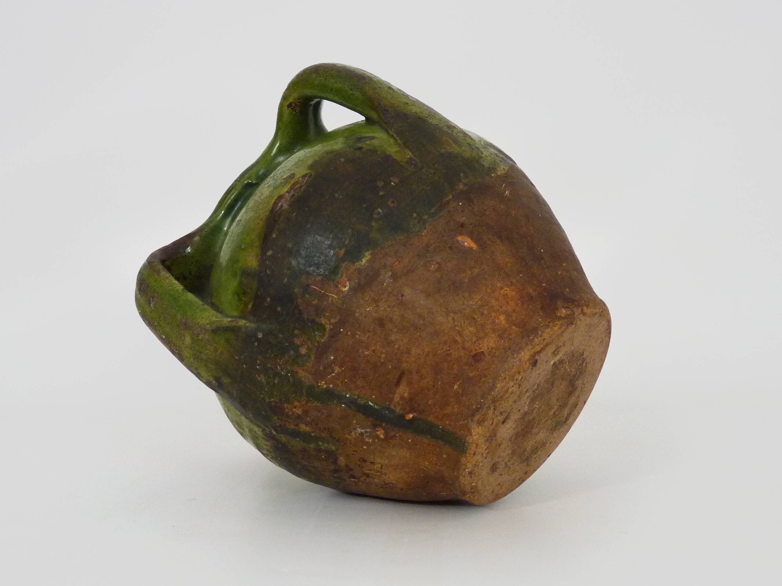 Gargoulette, pottery water pitcher in glazed green terracotta, Haute Pyrénées. 18th century