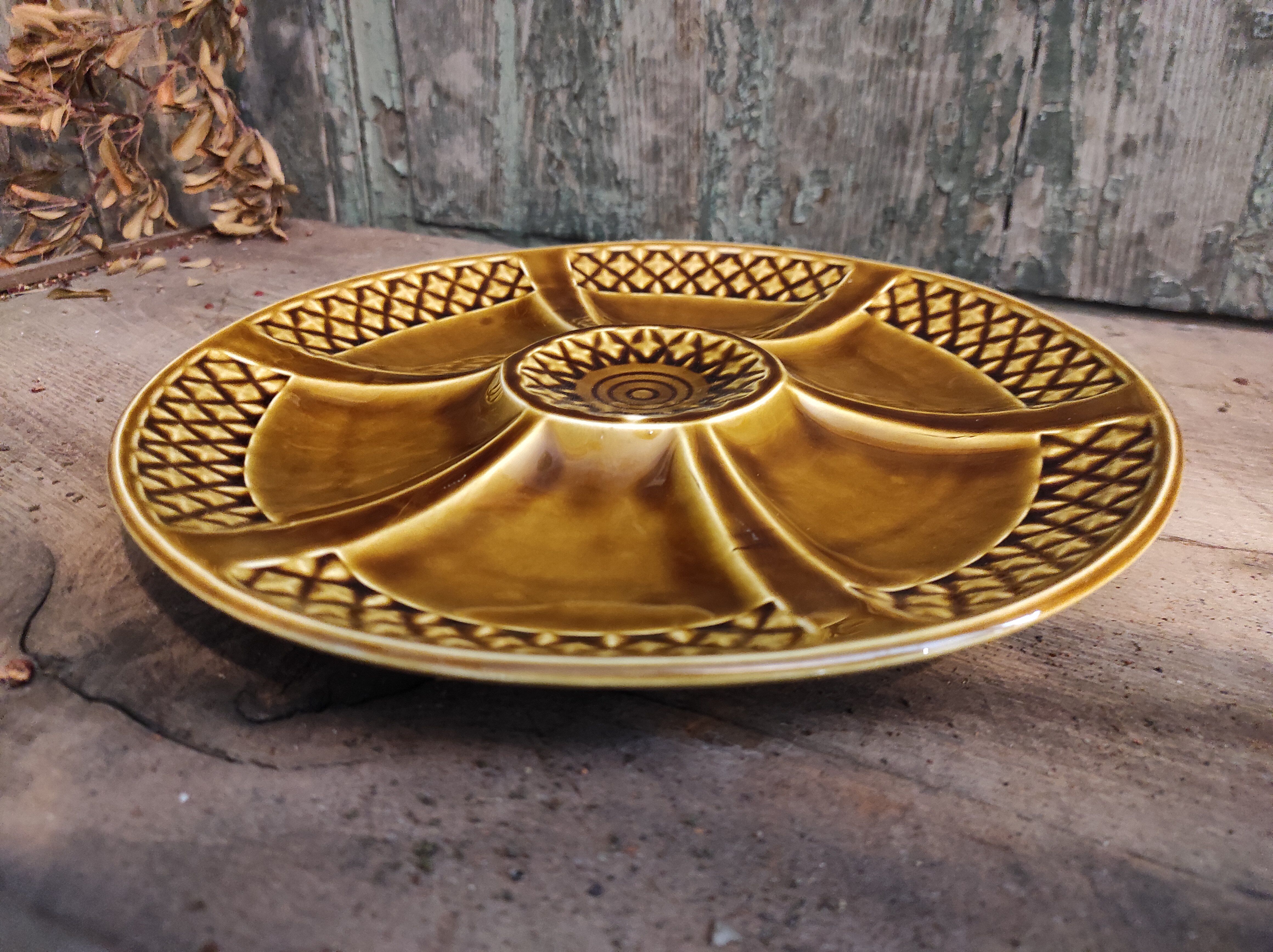 Art Deco French majolica oyster plate from Sarreguemines