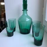 Ensemble d'une carafe et de 4 verres design en verre vert années 70