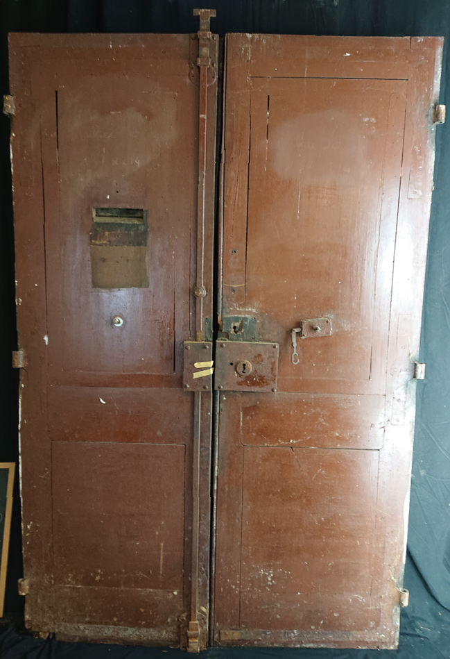 Double entrance door