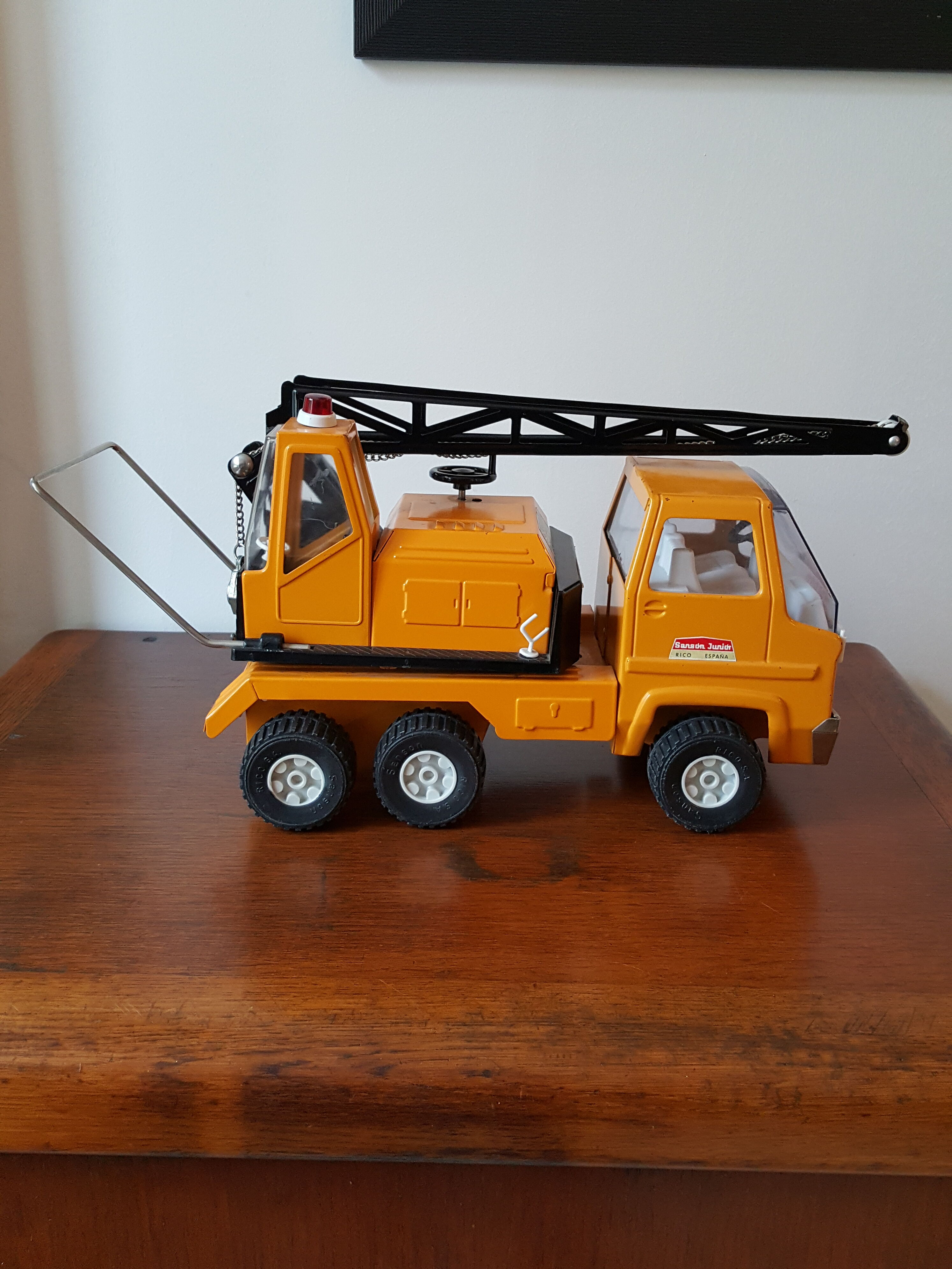 old truck sheet metal crane Sanson Junior Rico Espana 70s