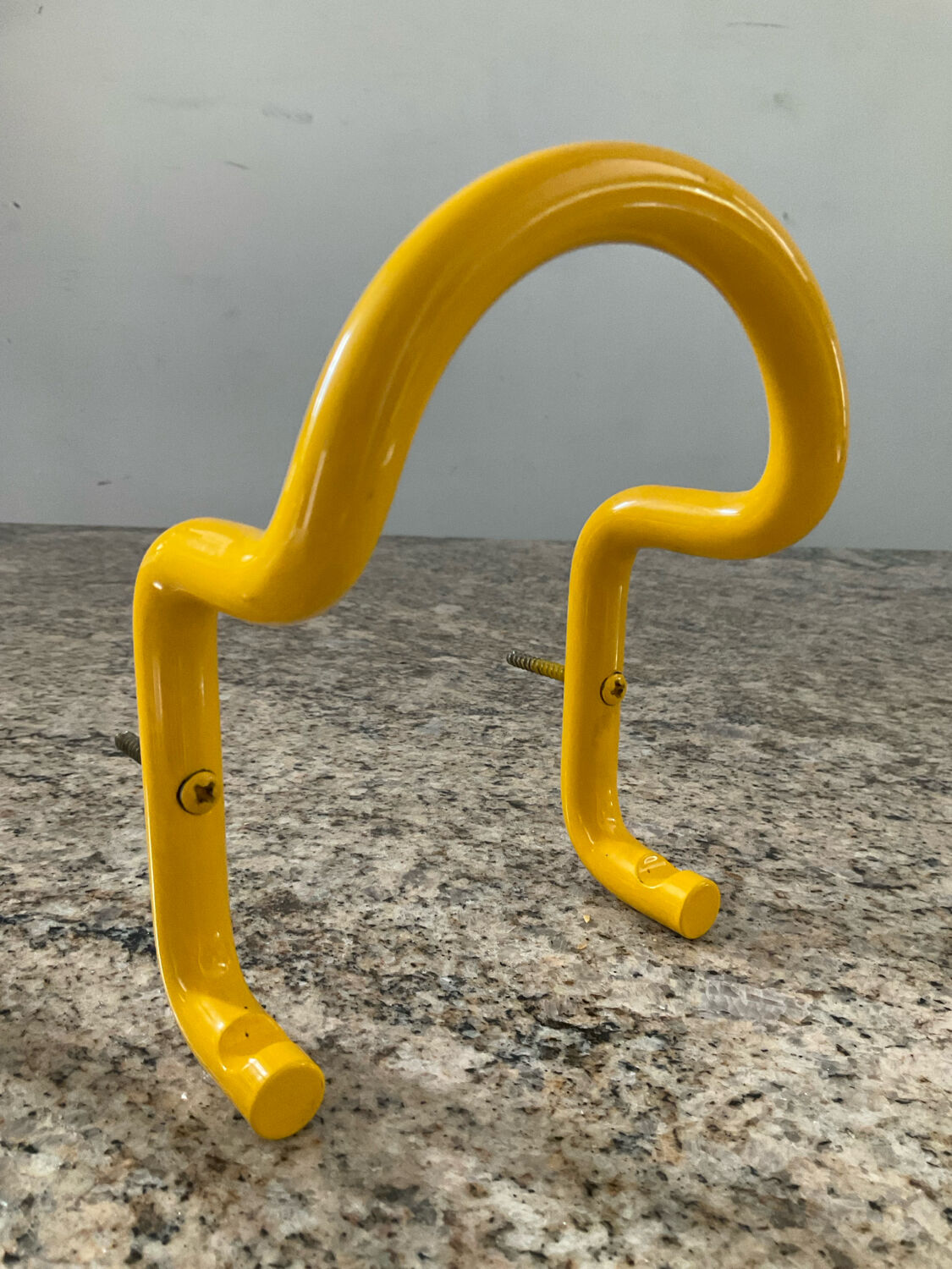 Série de 3 patères « Taka » par Cesar Rota Nodari Acerbis