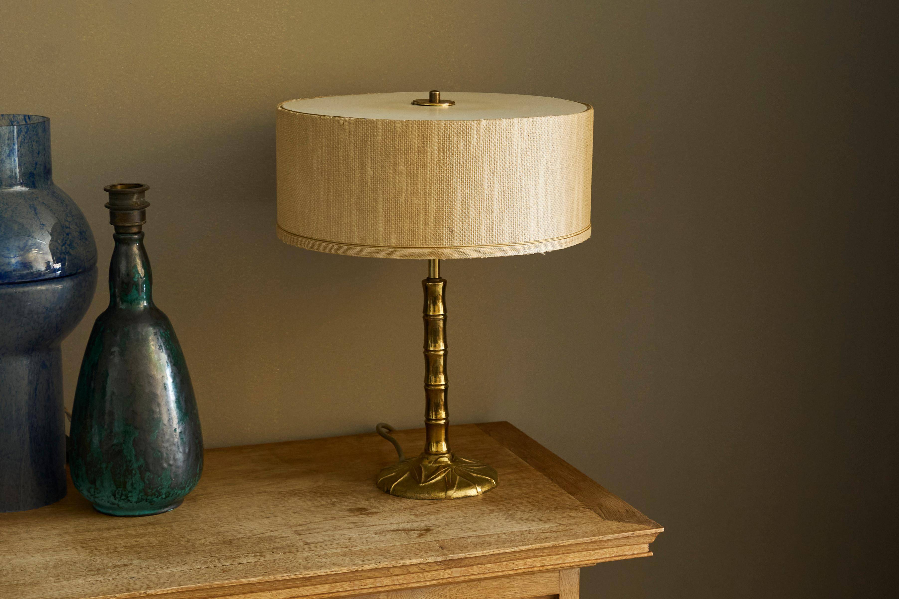 "Faux Bamboo" table lamp in patinated brass from the 1960s.