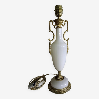 Pied de lampe amphore en bronze et opaline style Empire