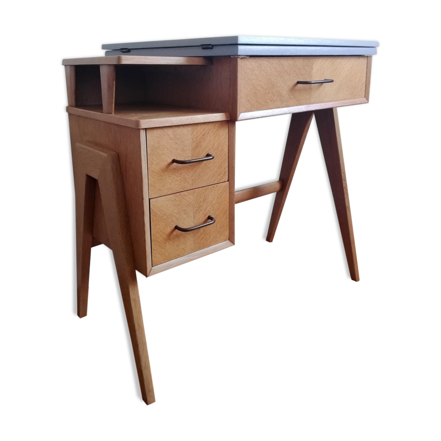 Extendable desk compass feet