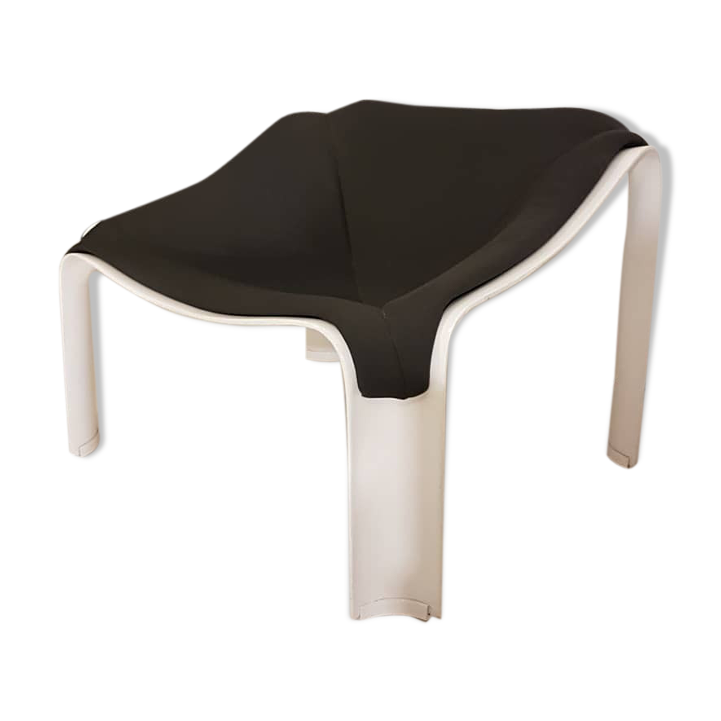 F300 designer Pierre Paulin chair