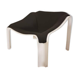F300 designer Pierre Paulin chair