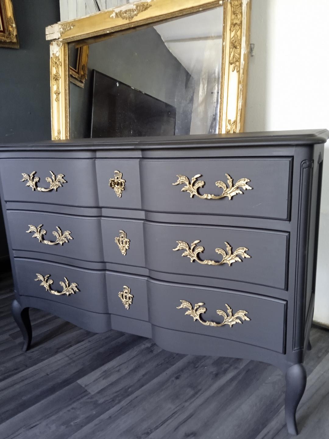 Black curved chest of drawers Louis XV style