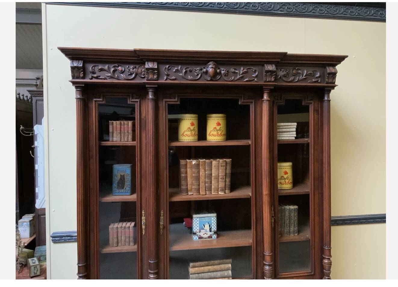 Antique Neo-Renaissance bookcase, display cabinet, walnut
