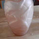 Paire de vases art déco en verre saumoné signé NS