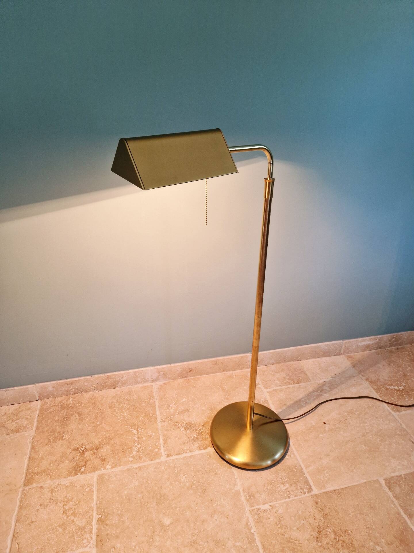 Articulated brass floor lamp, Hollywood Regency style, 1970s-80s.