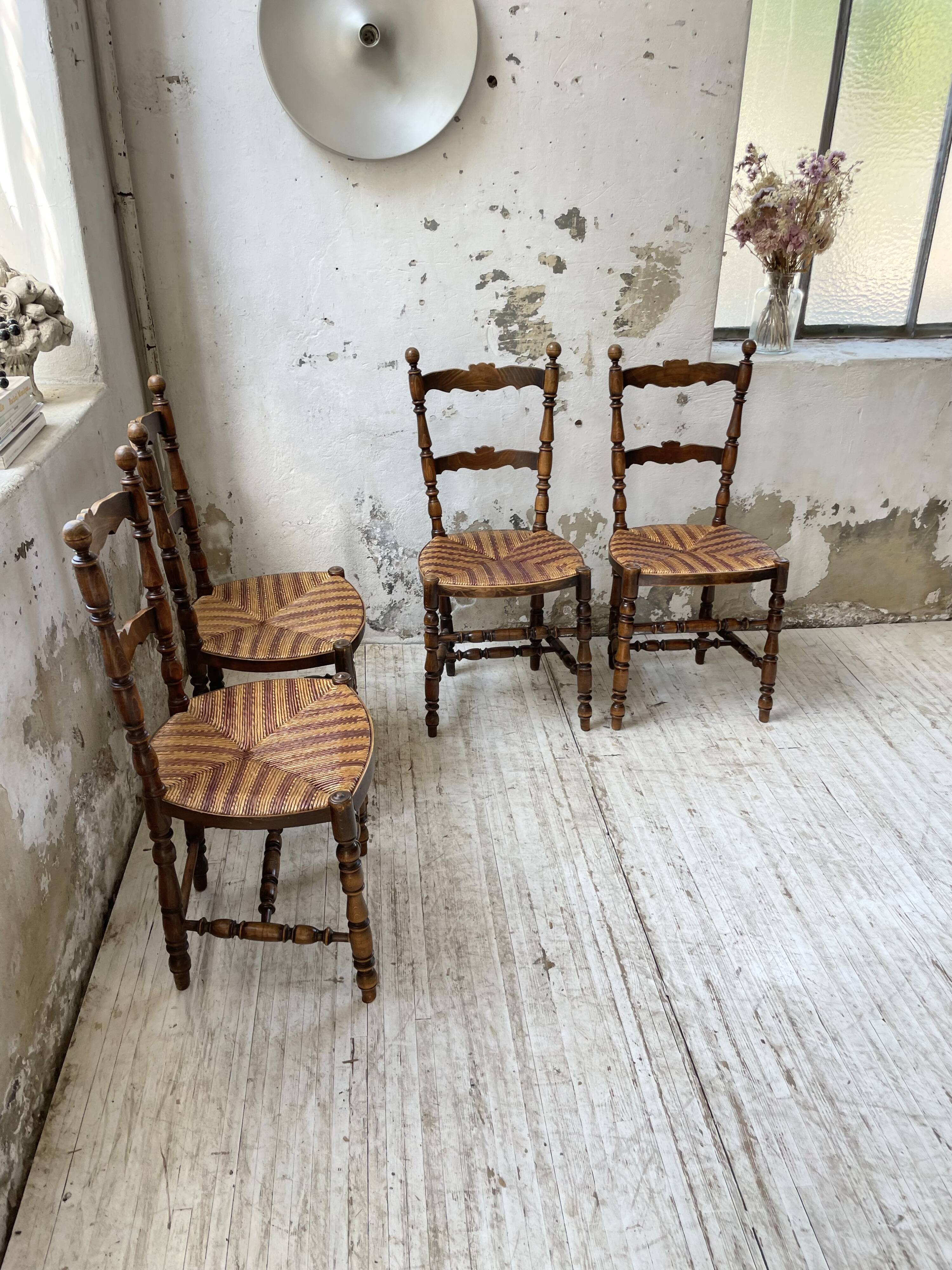 Set of rustic Provençal mulched chairs