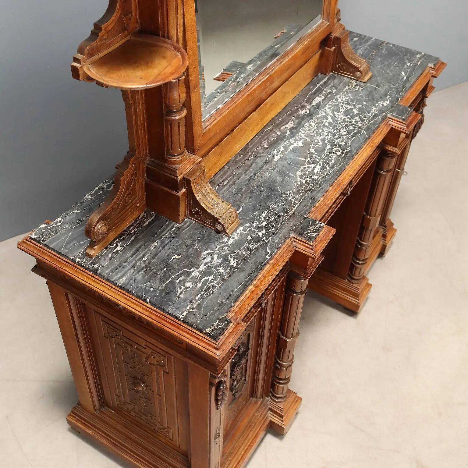 Antique walnut and marble dressing table, 3 drawers, 19th century.