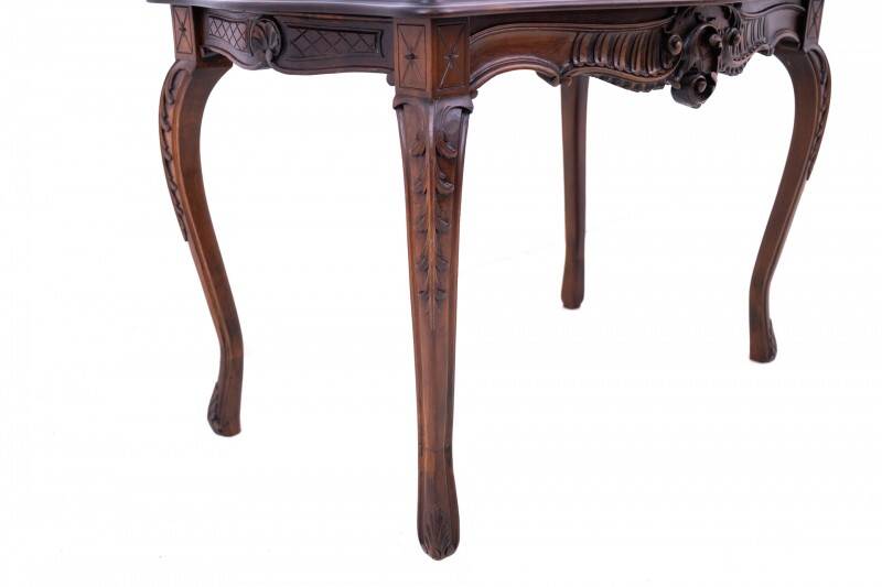 Table en noyer antique datant d'environ 1880, France. Après rénovation.