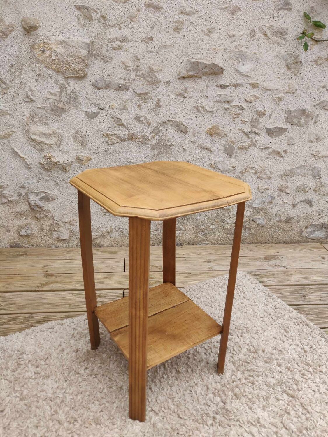 Pedestal table