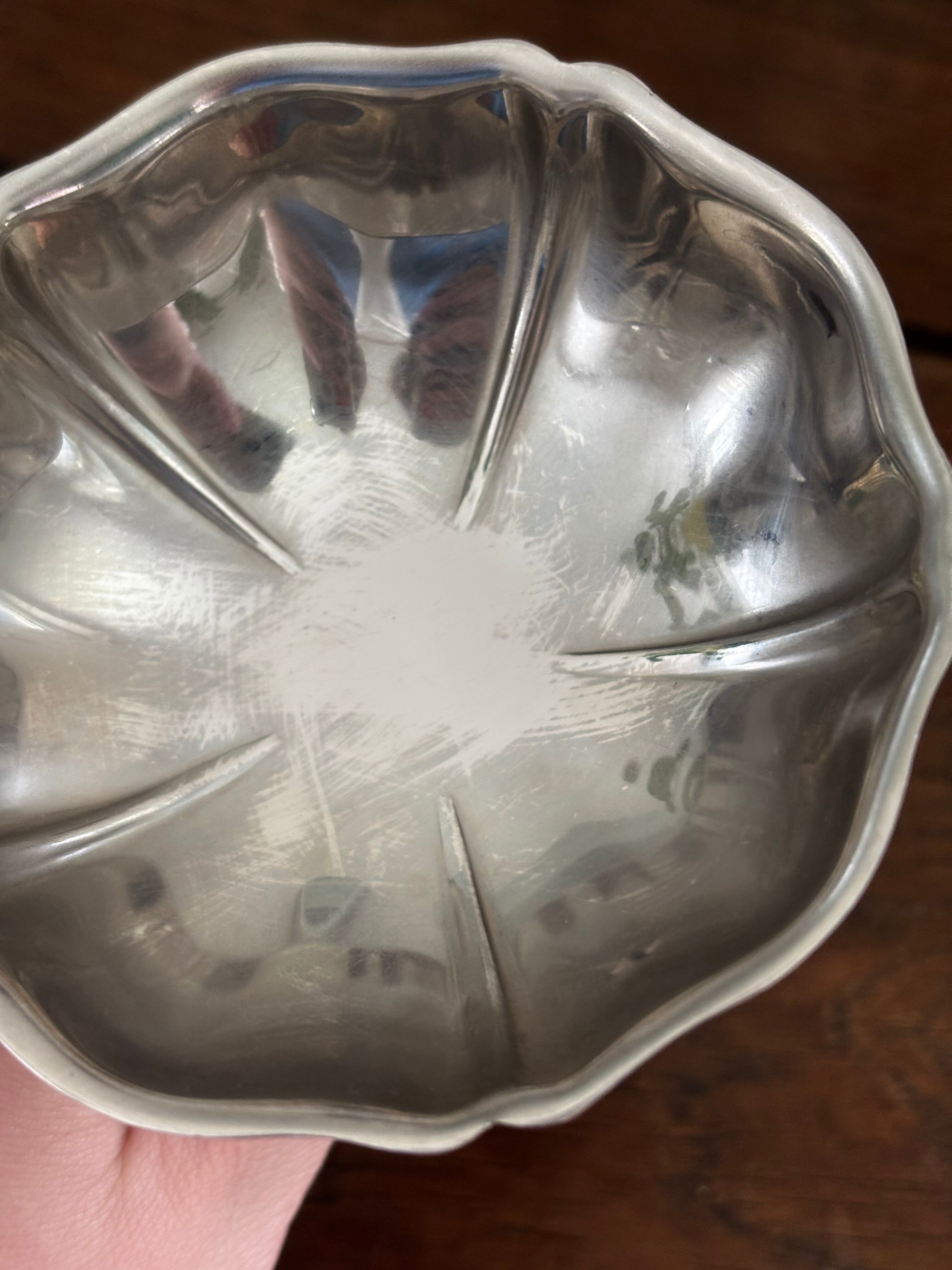 Lot de 8 coupes à glace en inox finement ciselées