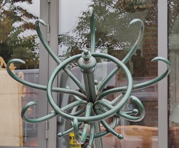 Porte manteau perroquet en bois courbé