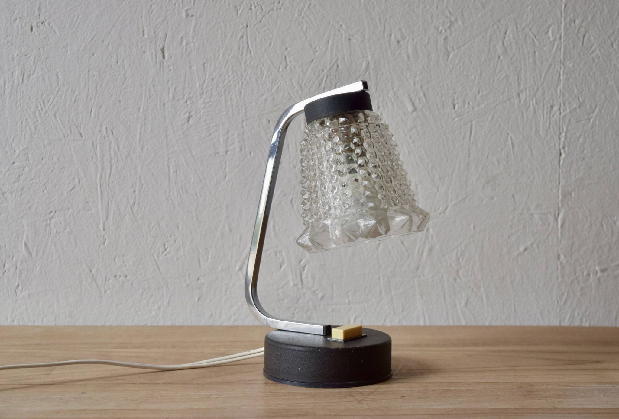 Small vintage bedside lamp in molded glass, chrome metal and steel - 1950s