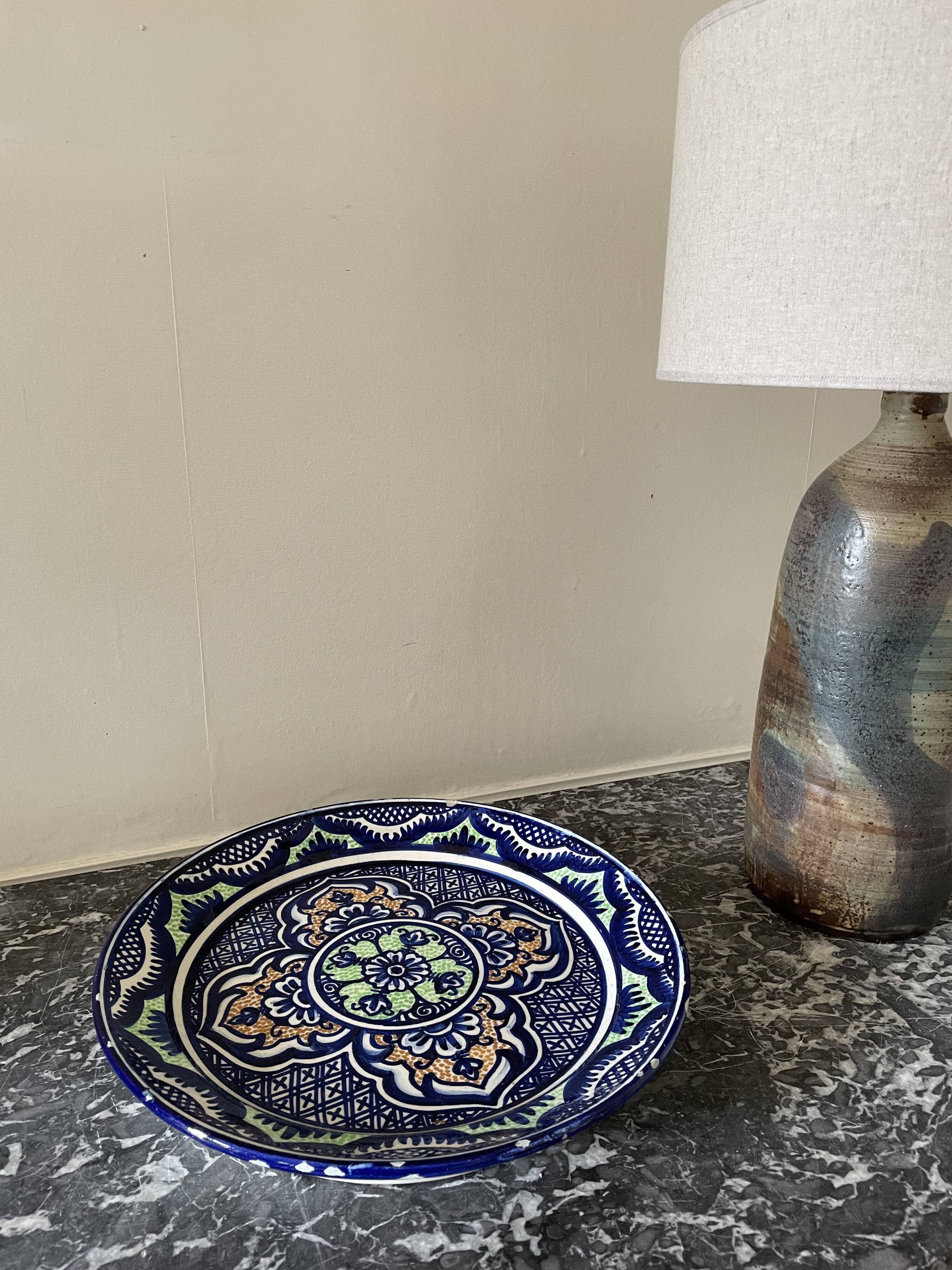 Ceramic dish signed Pascual Zorrilla