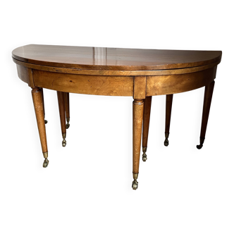 Large oval table from the early 19th century in walnut, 3.17m with extensions.