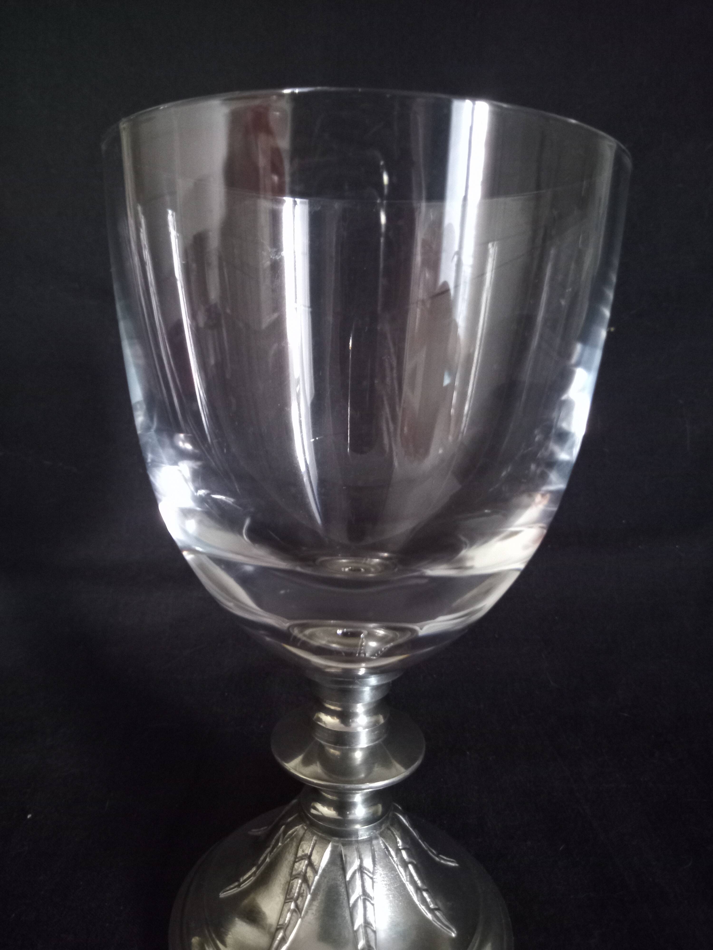Lot de 4 verres en cristal fin sur pied en Etain du Manoir Paris France