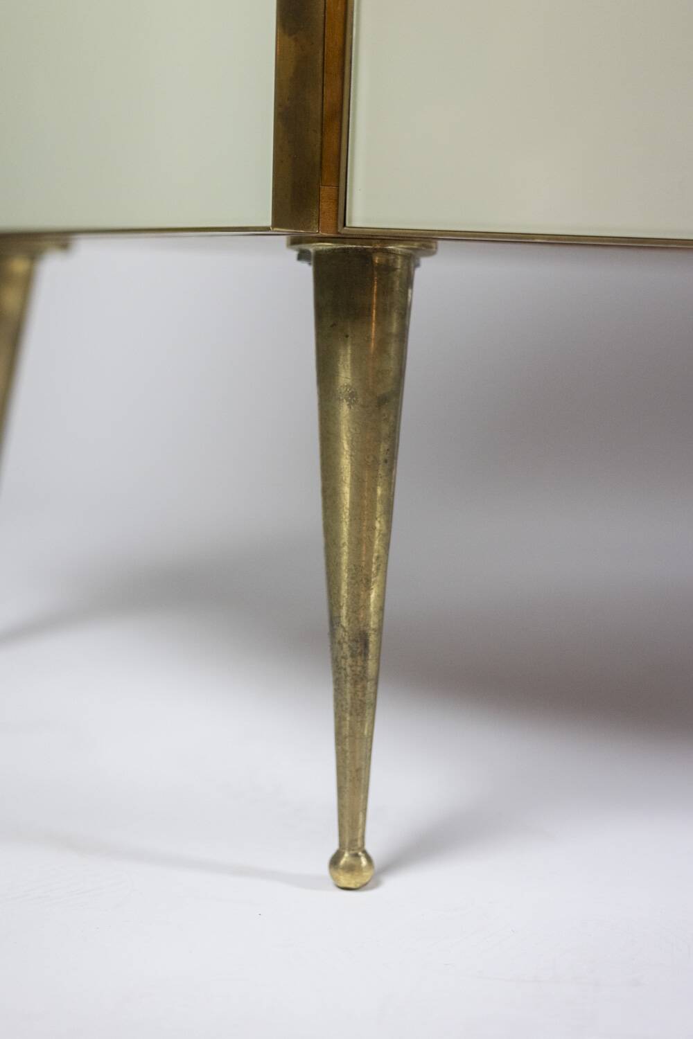 Geometric sideboard in glass and gilded brass. Contemporary Italian work.
