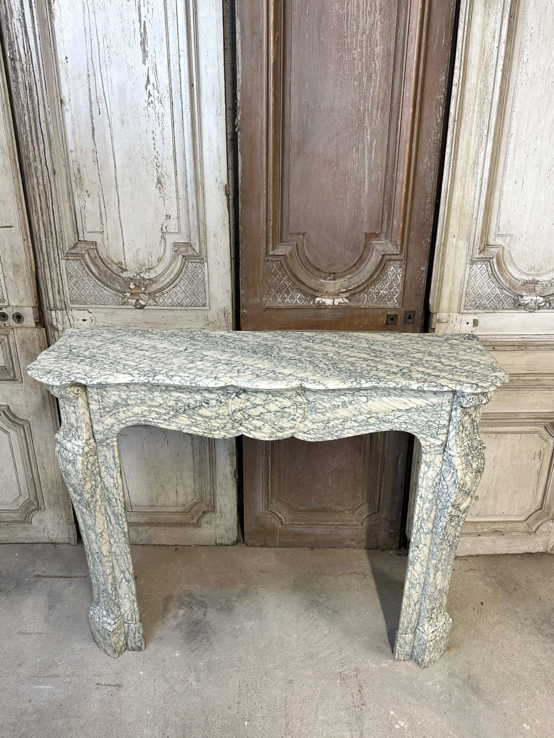 Cheminée en marbre vert style Louis XV