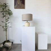 Lampe de table sphérique céramique ivoire et or Barbi