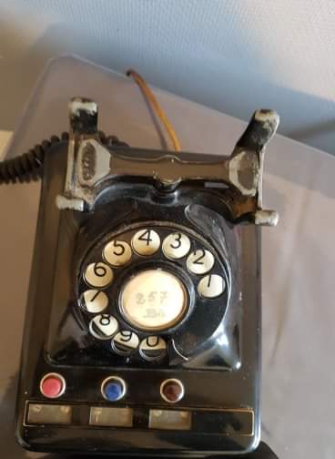 old phone in black Bakelite 1940s
