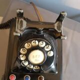 old phone in black Bakelite 1940s