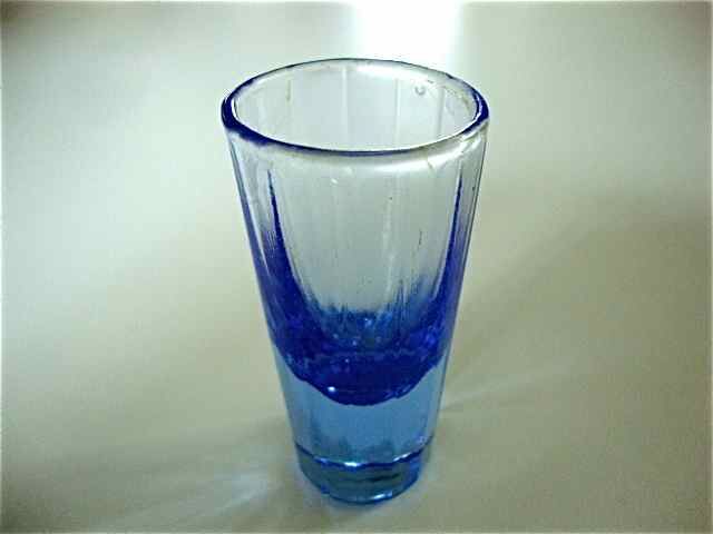 Suite de 8 verres bleu Myosotis