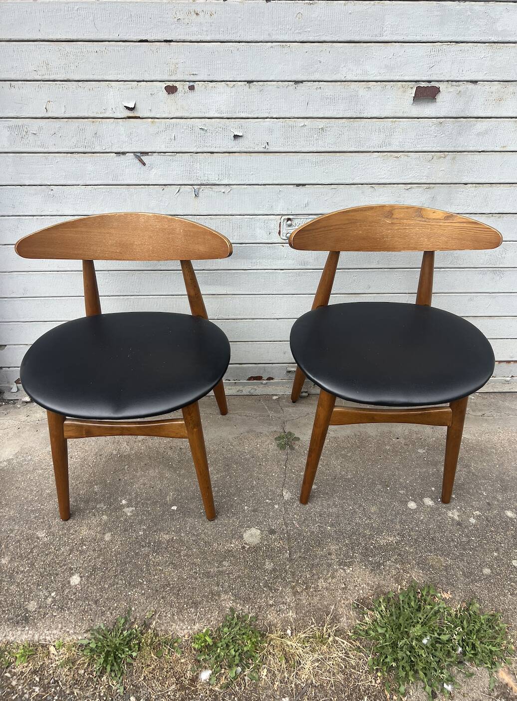 (Lot) 2 Compass Leg Scandinavian Style Chairs