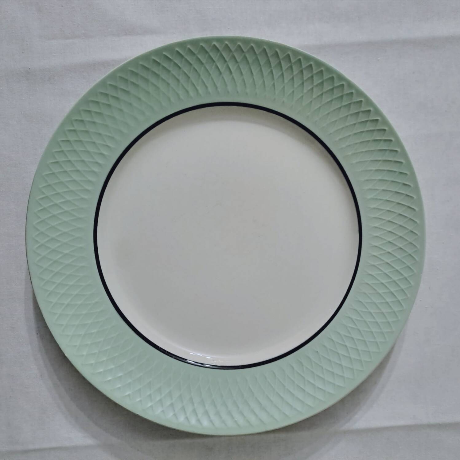 Set of 5 Moulin des loups flat plates.