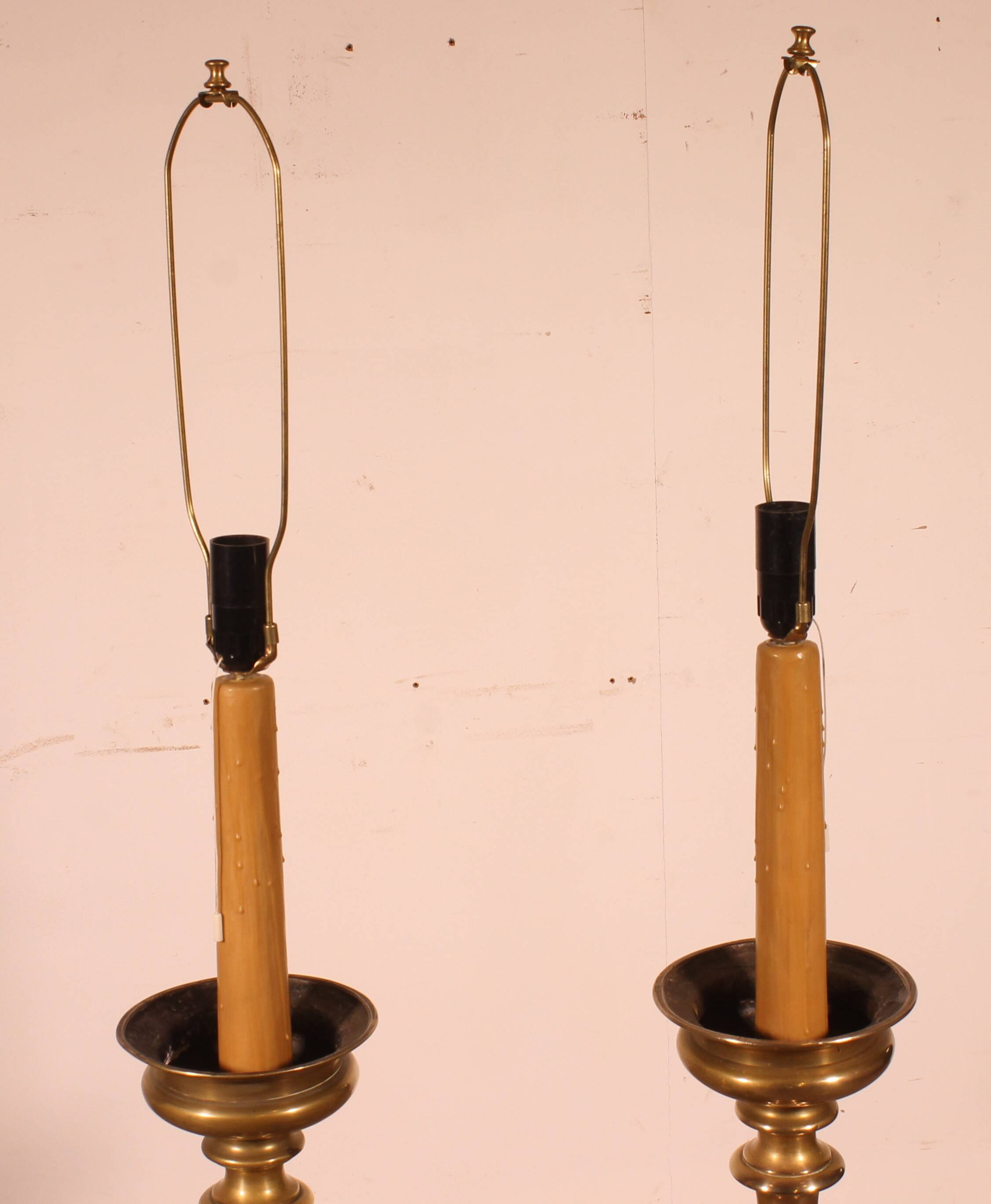 paire de Lampadaires italien Pique Cierge Style renaissance En Bronze