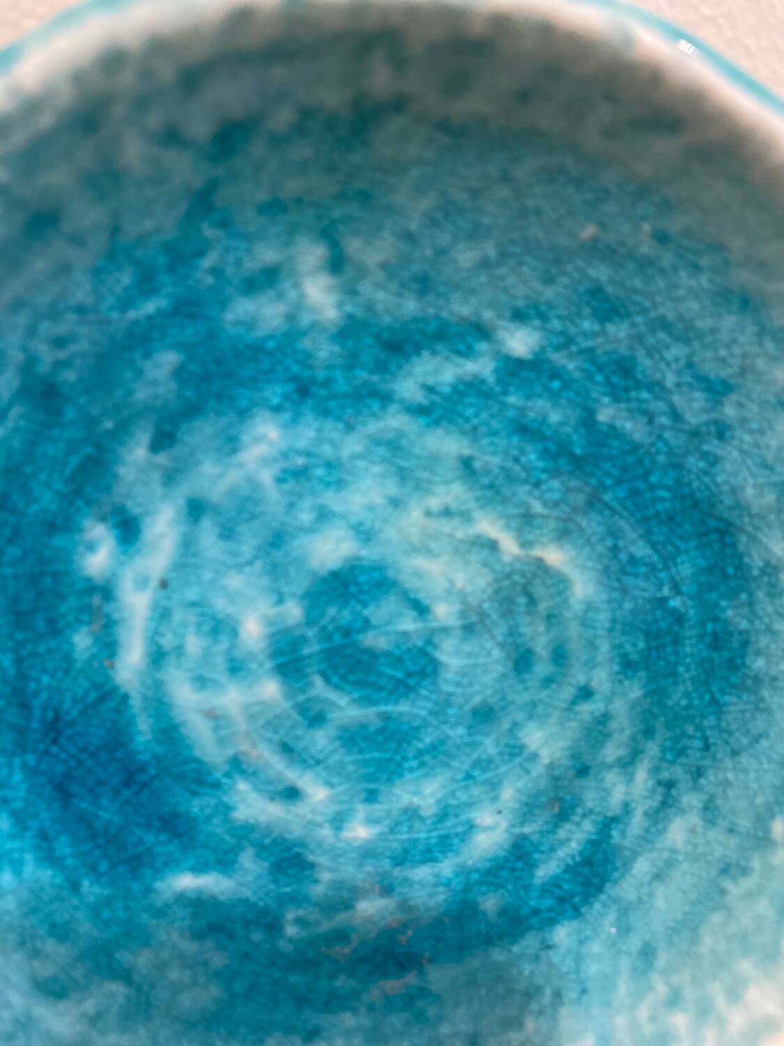 Assiette bleu lagon