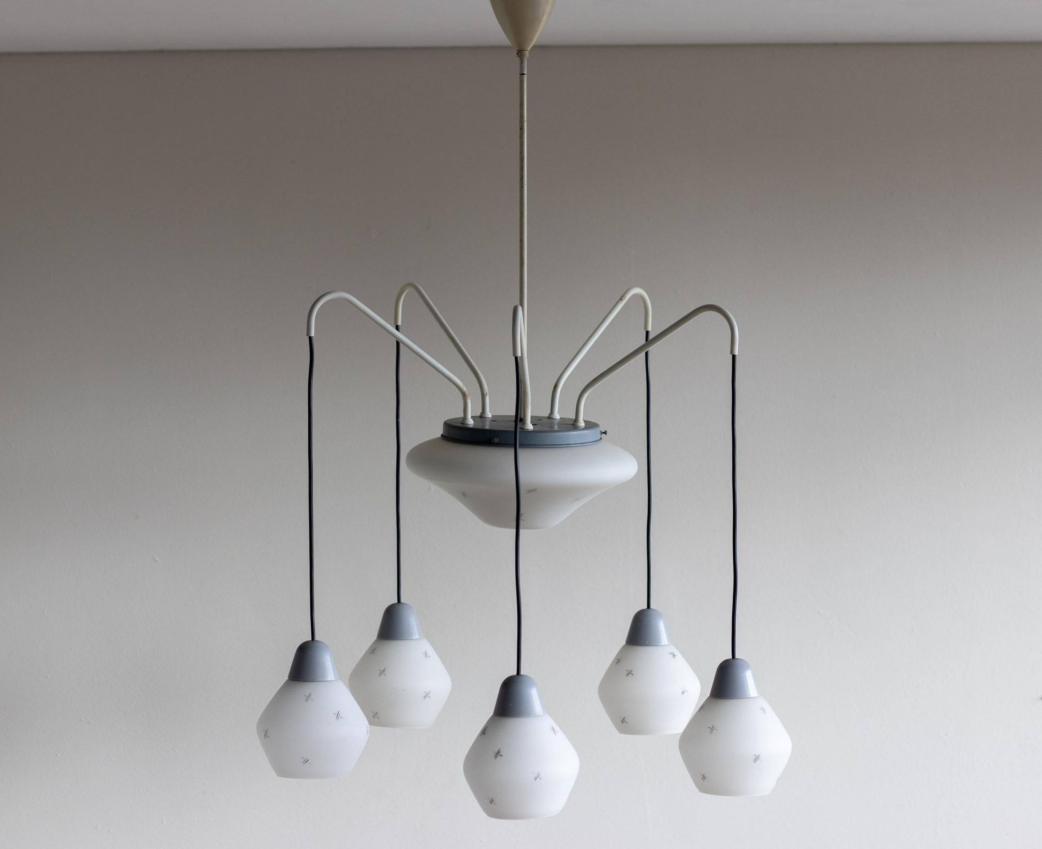 Italian brass enamelled grey chandelier with frosted glass pendants, circa 1960.