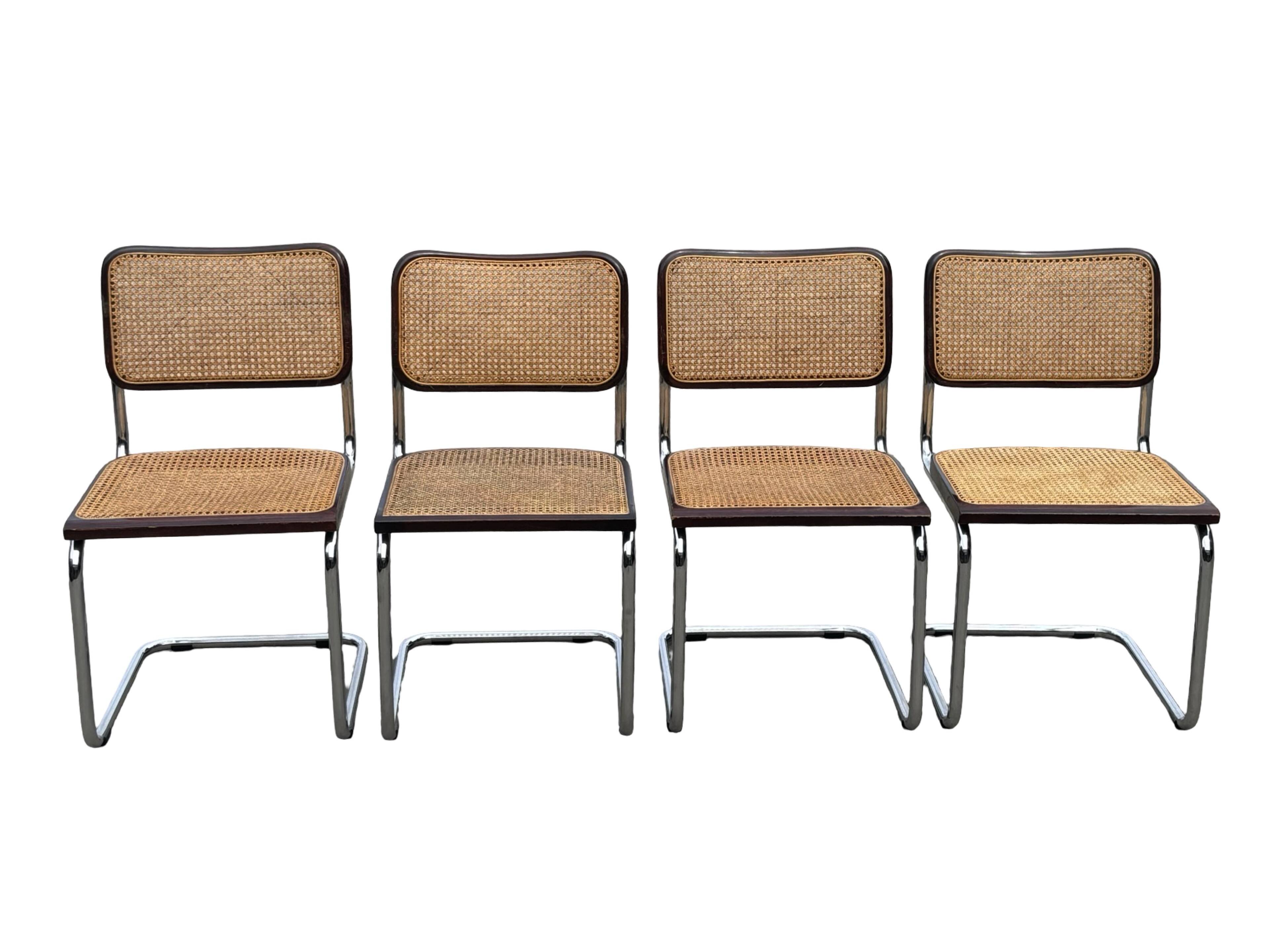 Ensemble de 4 chaises Cesca B32 conçues par Marcel Breuer, cadre marron foncé.