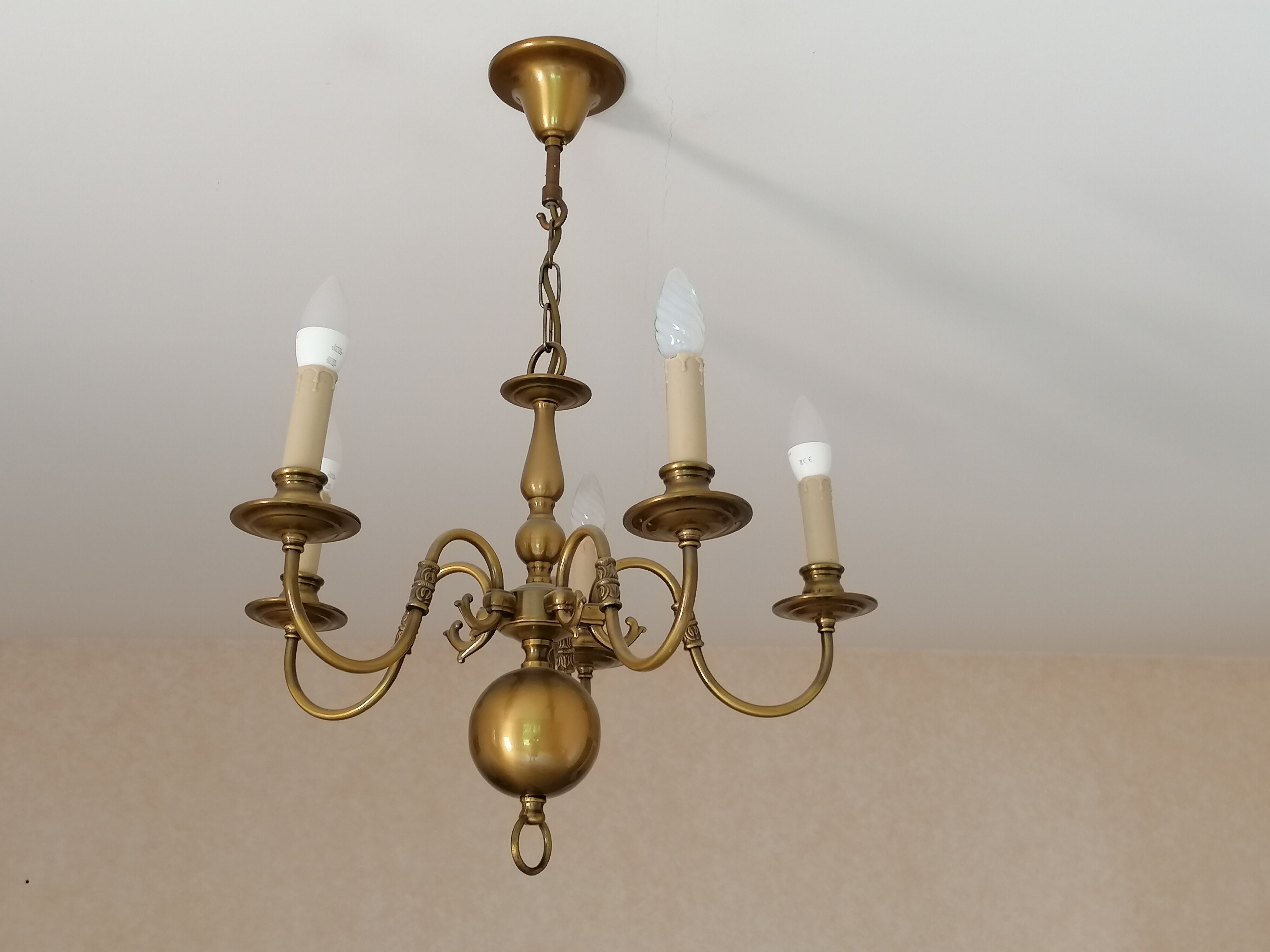 Dutch chandelier 5 fires