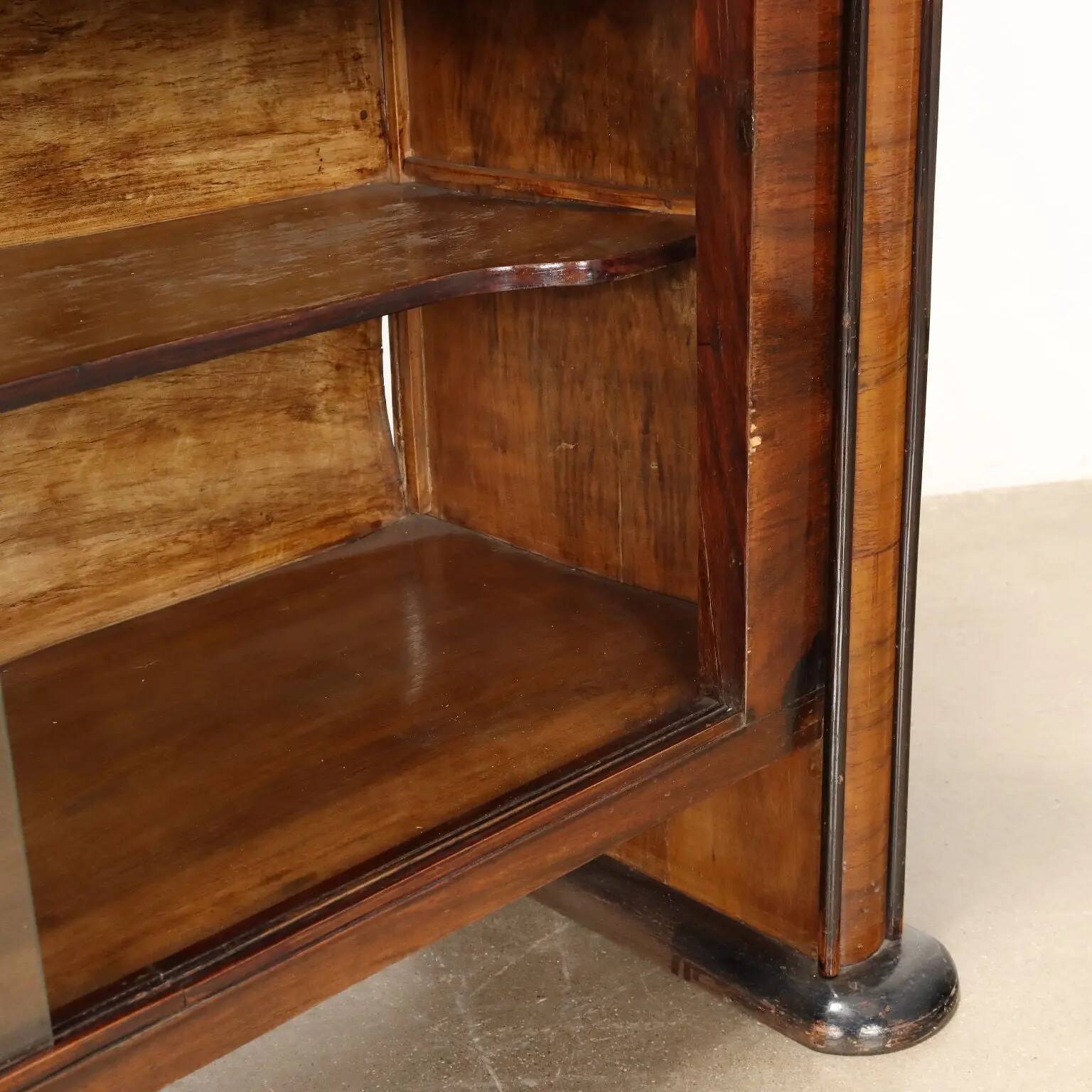 Vintage display cabinet from the 1920s-30s in walnut, Italy.