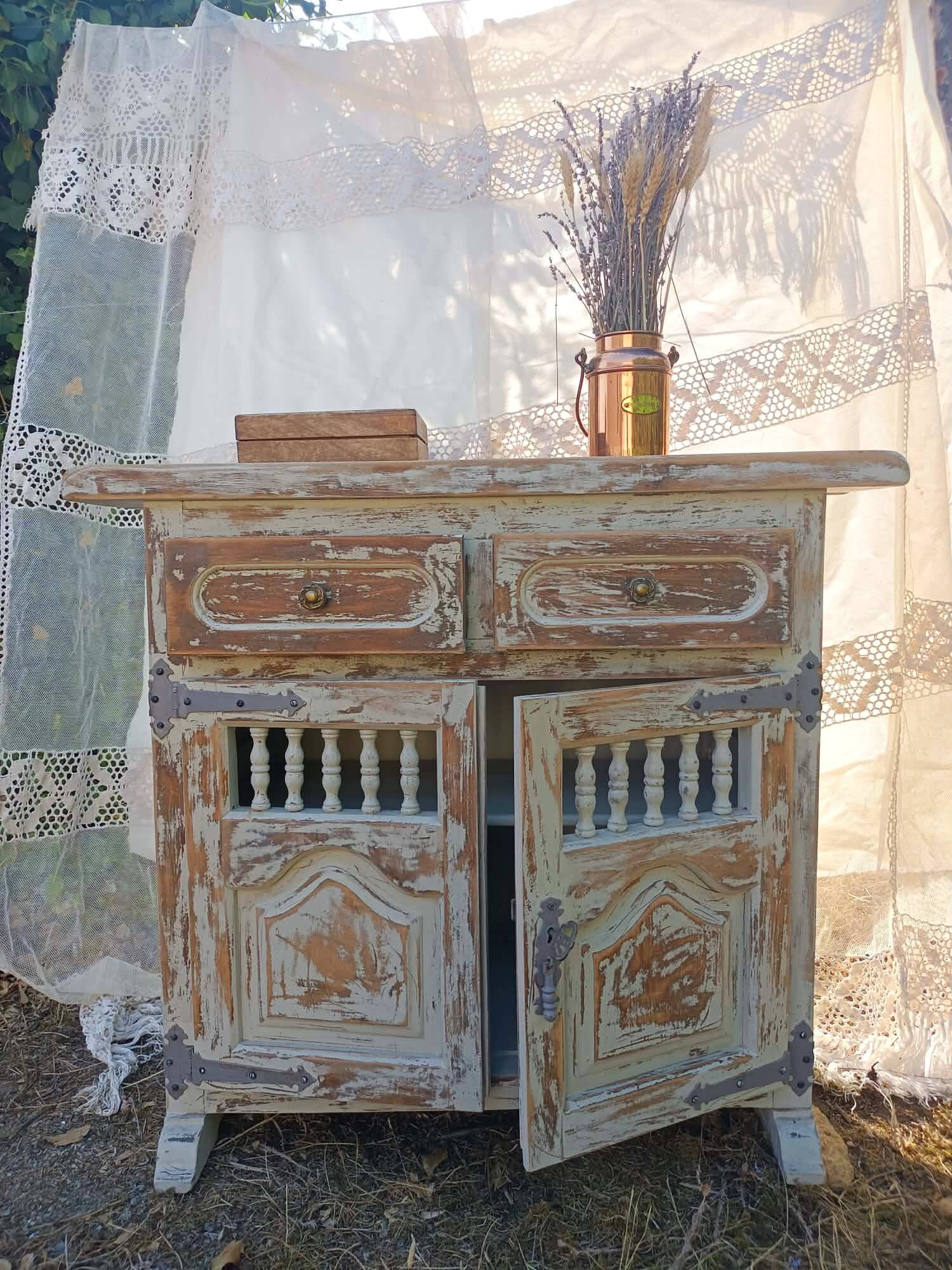 Buffet ancien patiné – Esprit campagne chic – Pièce unique